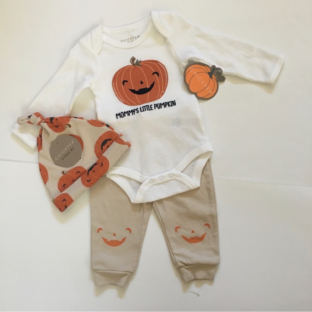 Baby (3-6M) Chickpea “Mommy's Little Pumpkin” Beige & White Baby Halloween Theme